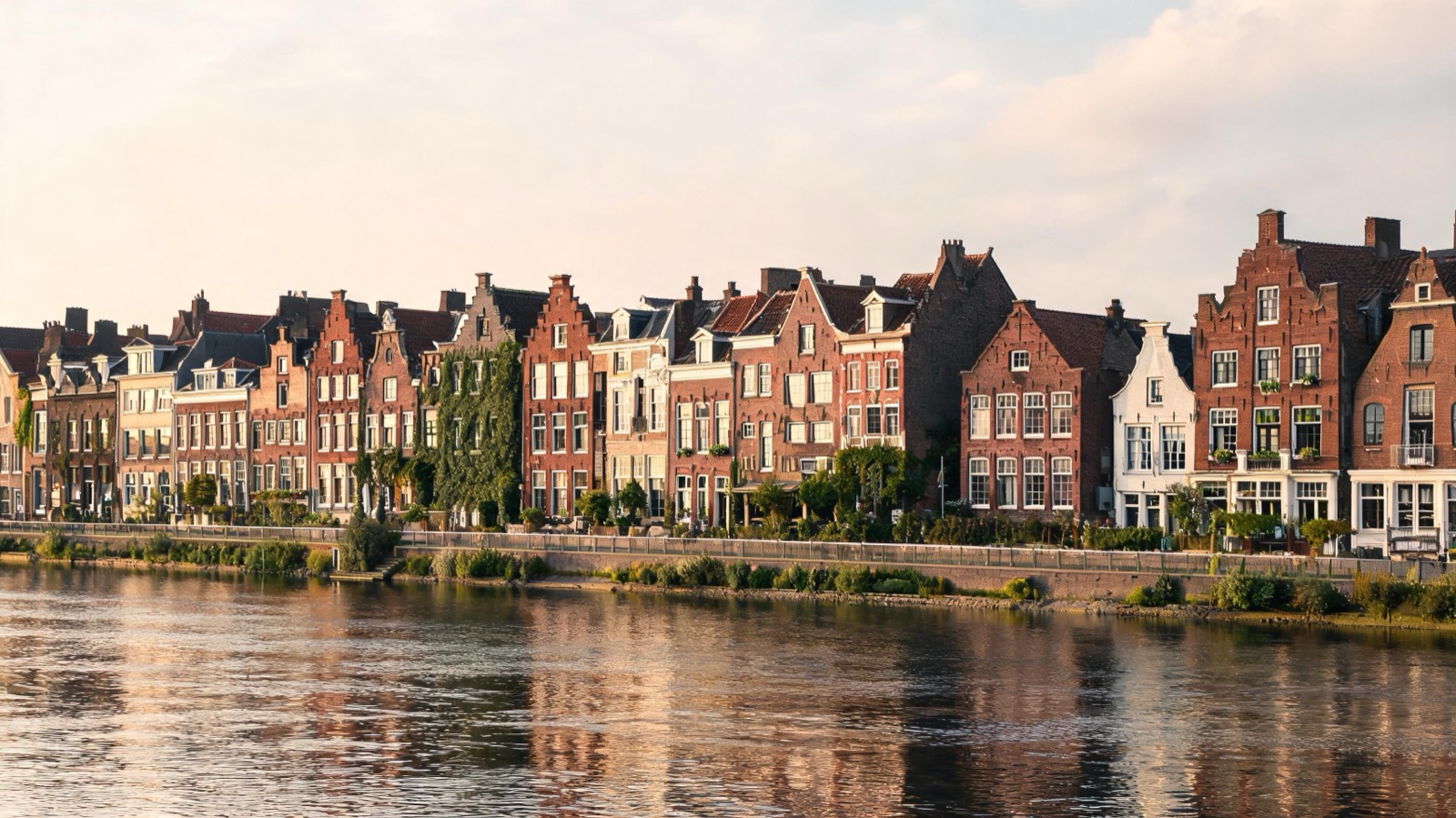 Woningen aan de Maas in Maastricht